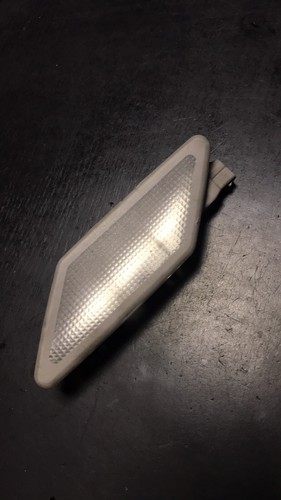 BMW 3 E36 1991 hinten rechts andere Leuchte Innenausstattung 1387038