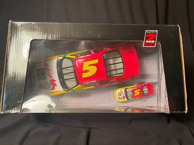 Hot Wheels Racing NASCAR - 2 Car Pack Kelloggs #5 - 1:24 & 1:64
