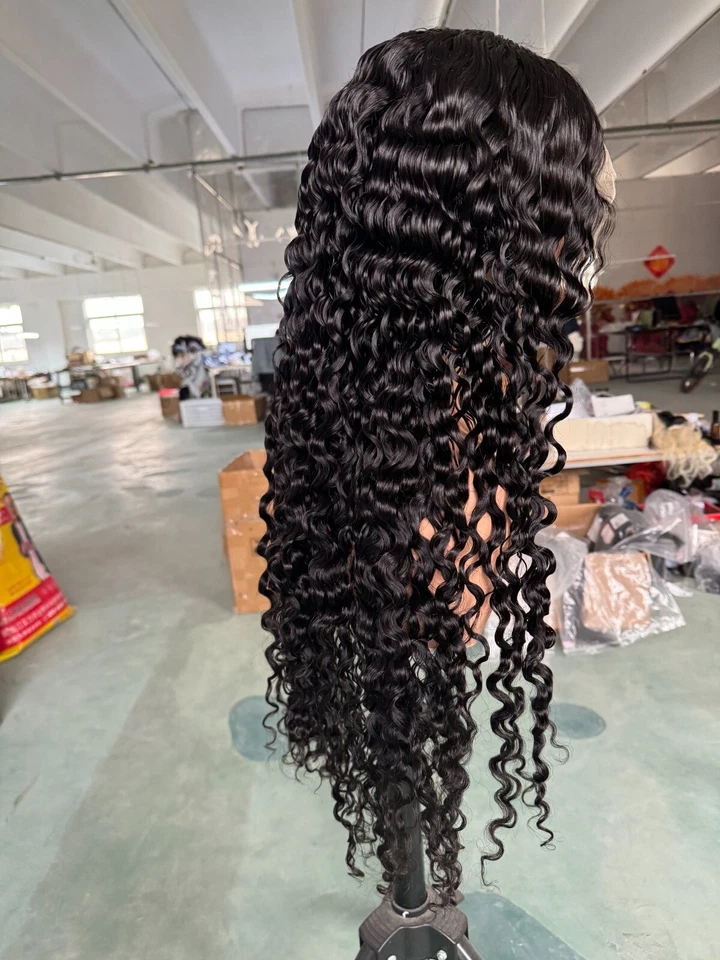 Peluca rizada frontal de encaje HD 13x6 28 pulgadas 180 % densidad 100 % cabello humano Foto 2 de 4