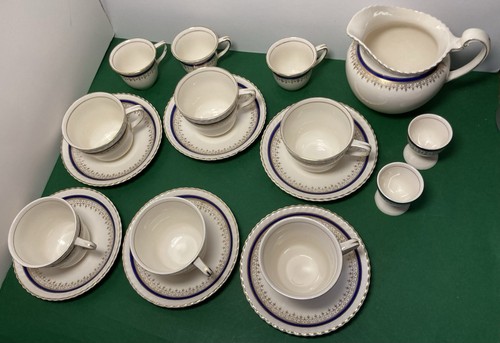 Antique Johnson Brothers Tea Set - 18 piece c1920's Blue Gold Cream Old English - Picture 4 of 19