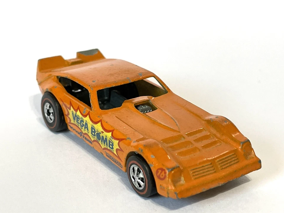 1969 Hot Wheels Redline FLYING COLORS VEGA BOMB RARE FRONT CAP WHEELS ORANGE - Image 3 of 4