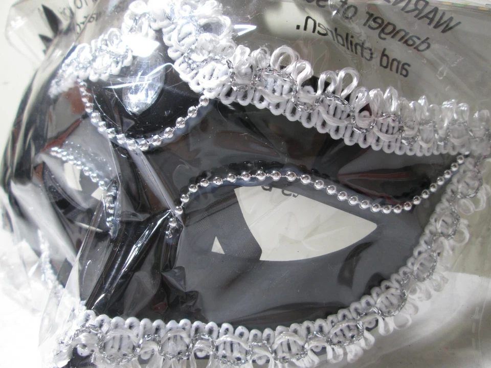 New with Tag - Masquerade Party Mask ( Color : Black ) - Image 3 of 3