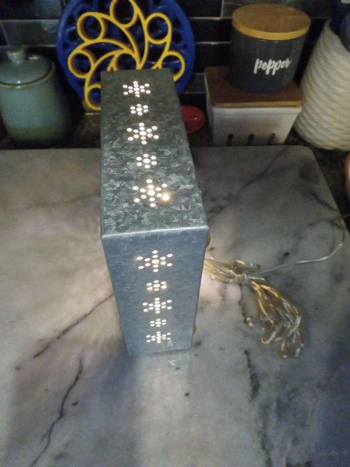 ✨️Arte de pared de metal iluminado - Estudio de Demdaco - "ESPERA GRANDES COSAS" 6"x6"x 2" Foto 4 de 4