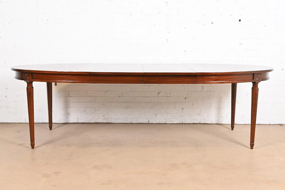 Mesa de comedor estilo panadero regencia francesa Luis XVI nogal, acabada Foto 4 de 4