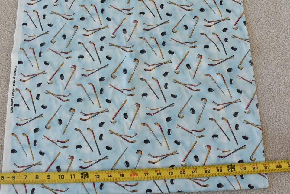 Por 1/2 yarda, palos y discos de hockey sobre algodón azul helado, RJR/"Deportes de colección", P6994 Foto 3 de 4