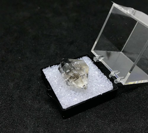 Genuine 28 CT. NY Herkimer Diamond Quartz Crystal ,Bubbles,Hydrocarbon - Picture 10 of 12