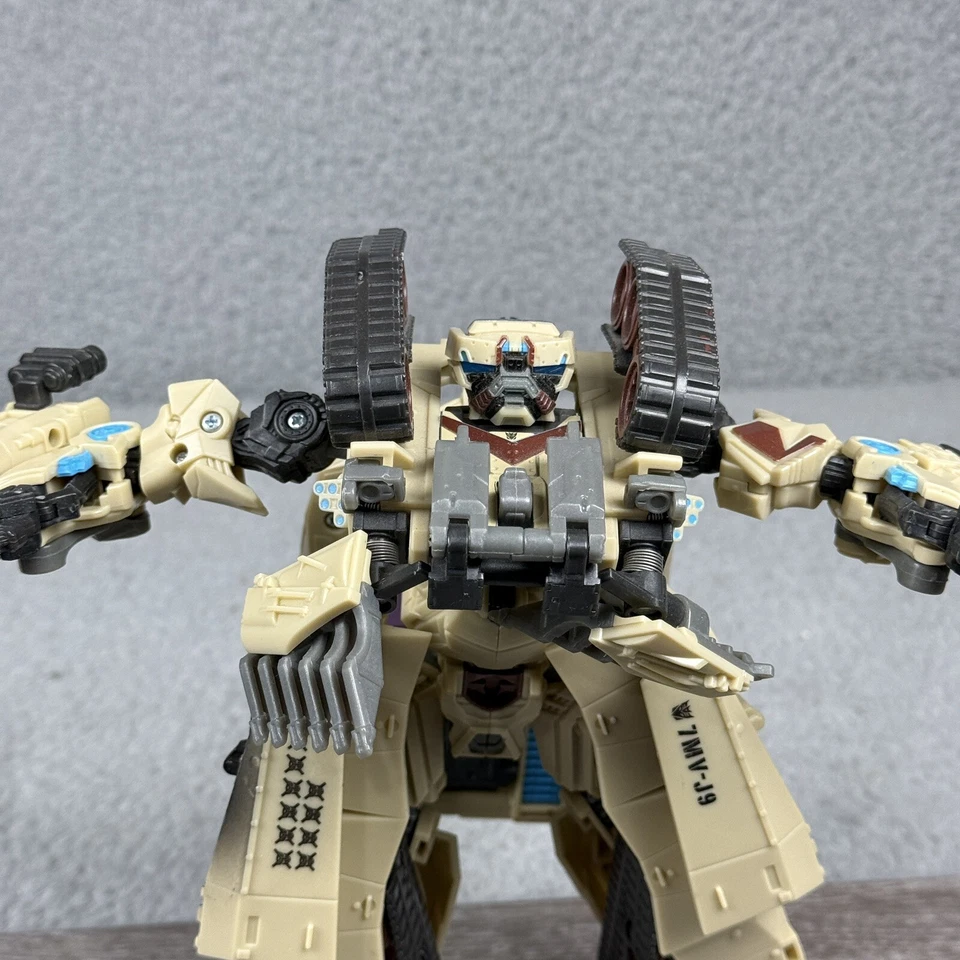 Figura de acción Transformers película Deep Desert Brawl Leader Class incompleta Foto 2 de 4