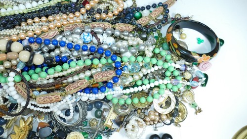 Junk Jewelry Tangled Broken For Crafts Repairs Necklaces Earrings Beads 4.8 LB - Picture 20 of 24
