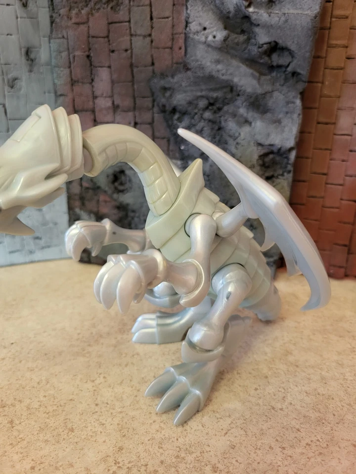 Figura De Colección Kazuki Takahashi 1996 YuGiOh Ojos Azules Dragón Alado con Misil Foto 3 de 4