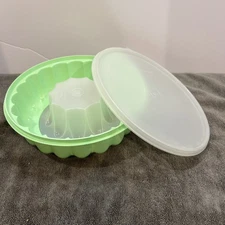 Vintage Tupperware Jello Mold Ice Ring Mint Green 3 Piece, Excellent Condition