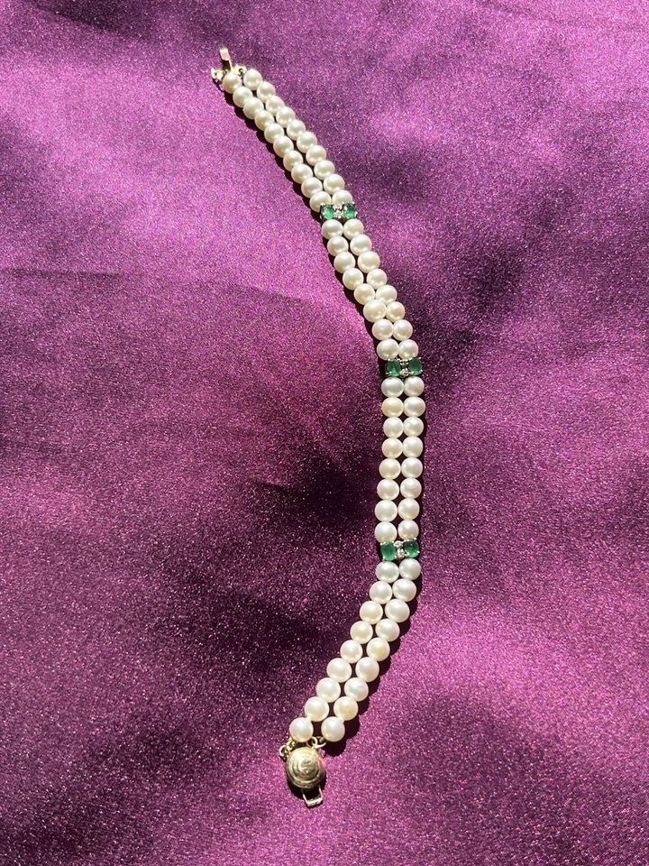 Vintage 7.5” 14K  gold Pearl, Emerald & Diamond Bracelet. Beautiful Condition. - Image 2 of 4