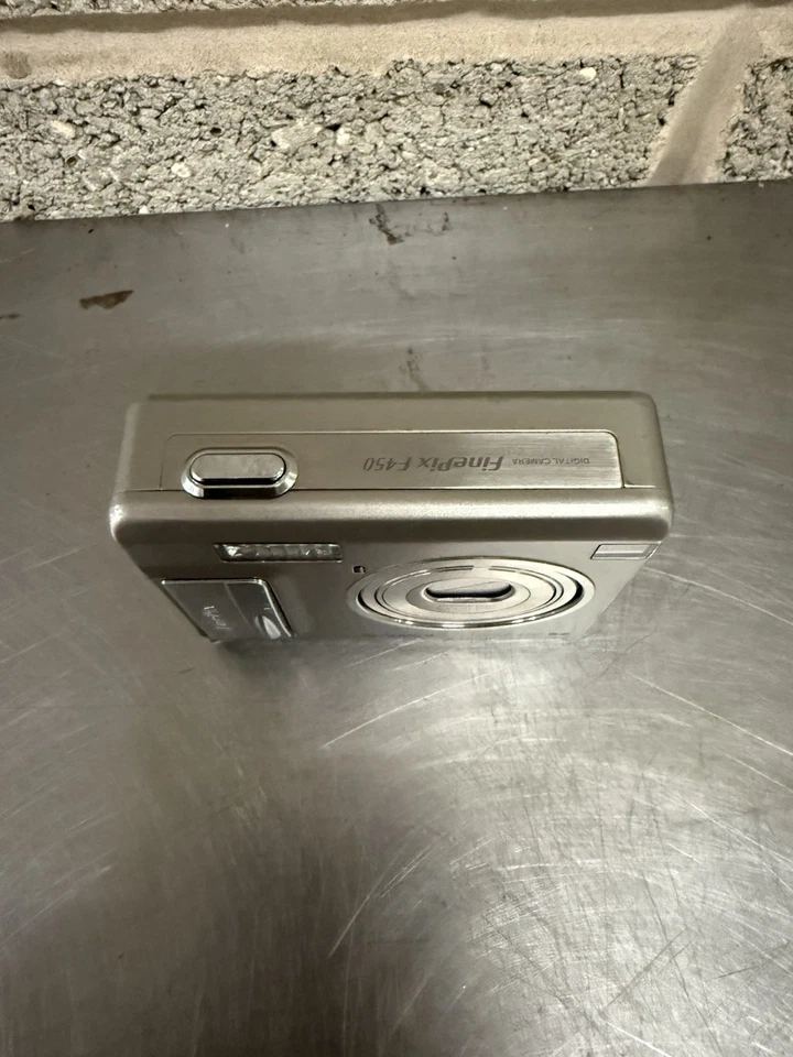 Fujifilm FinePix F440 4.1MP Digital Camera 3.4x Optical Zoom Silver UNTESTED!!!, photo 2 of 5