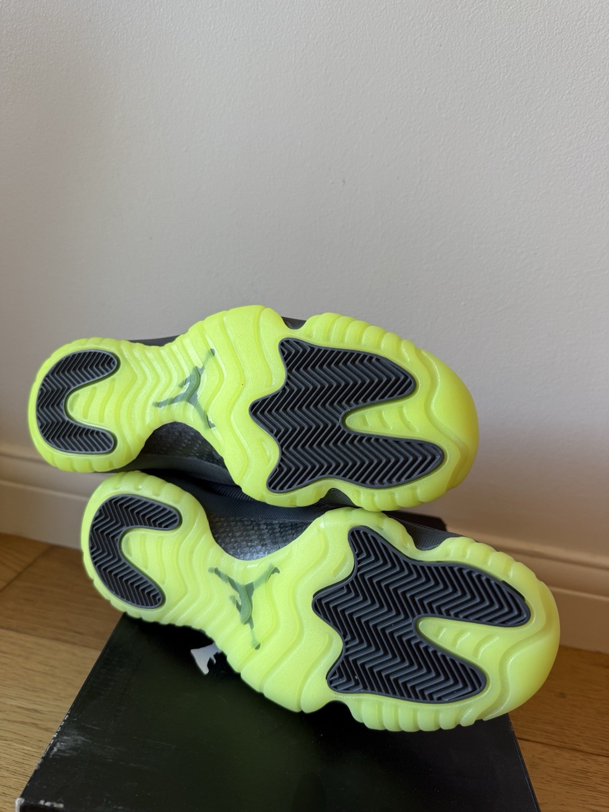 Nike  Air Jordan Future Dark Grey Volt Uk size 7 656503-025 DARK GREY-VOLT image 5