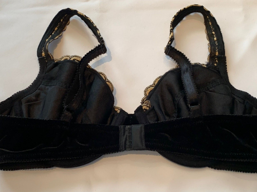VINTAGE VICTORIA'S SECRET ~ BLACK EMBROIDERED VELVET UNDERWIRE BRA ~ SIZE 36B - Picture 2 of 15