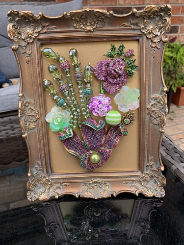 Vintage and Contemporary jewelry art framed - Picture 10 of 12