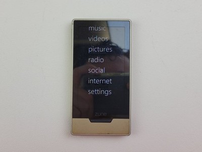 Microsoft Zune HD Platinum Digital Media MP3 Player (1402) 32GB - Silver - H5460
