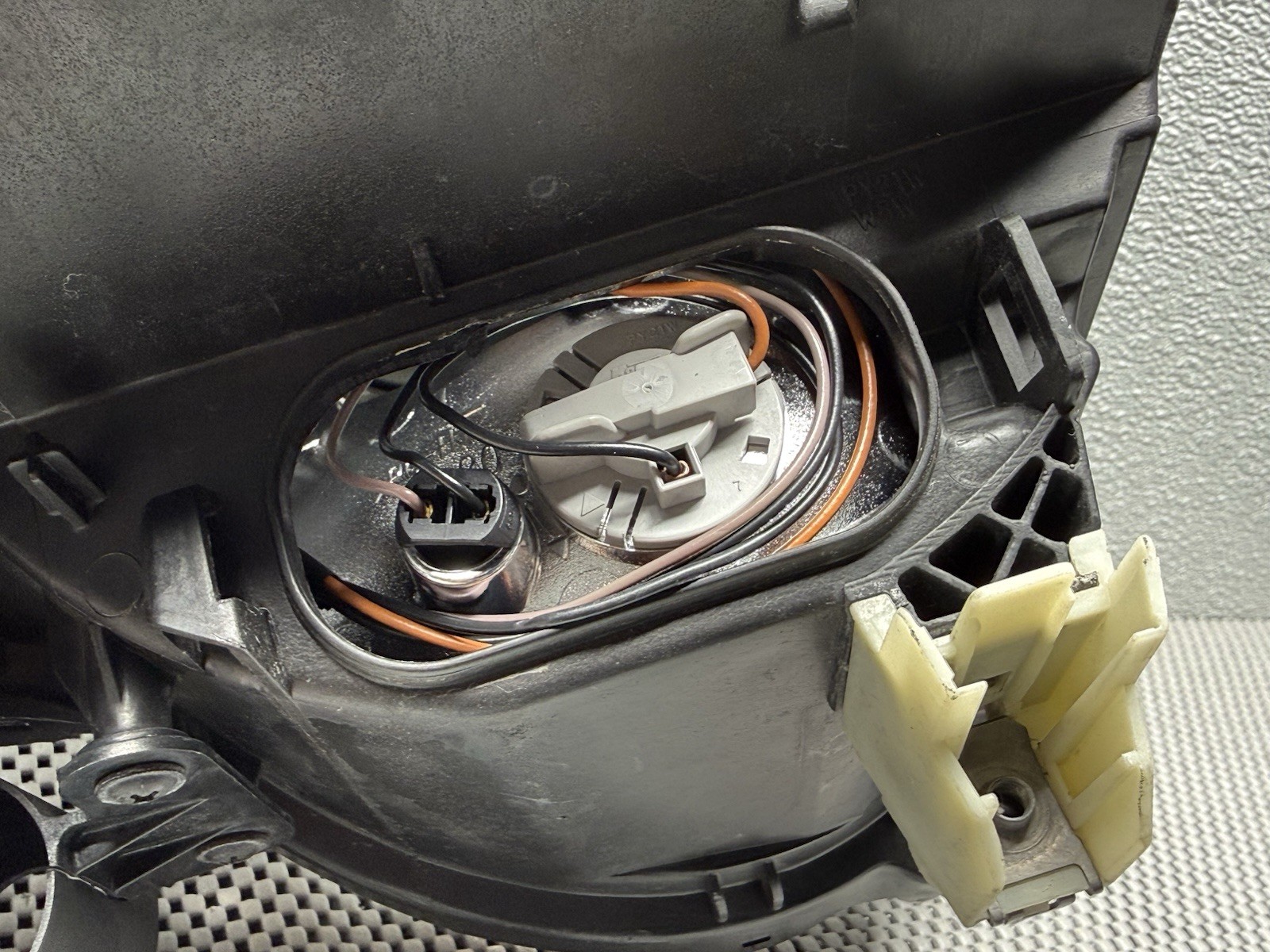 Bentley Continental Flying Spur 2006-2012 Left Headlight P/N 3W1941015T
