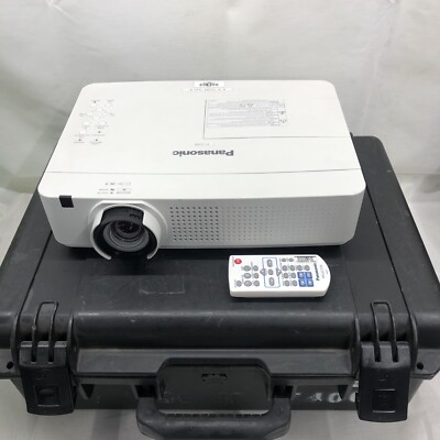 Panasonic PT-VX400 XGA LCD Projector With Remote & Pelican IM2600