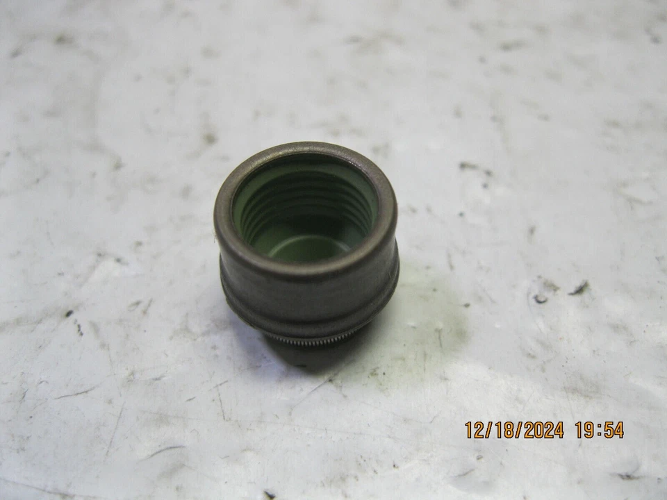 8 Engine Valve Stem Oil Seals Victor Reinz B45940 (8 pack) Foto 3 de 4