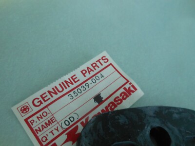 Z1パーツ NOS OEM Kawasaki Z1 KZ1000 +++ Damper Rubber Rear Fender # 35039