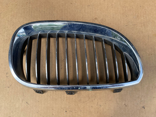 BMW 5 E60 E61 2006 Rechts Kühlergrill 7027066