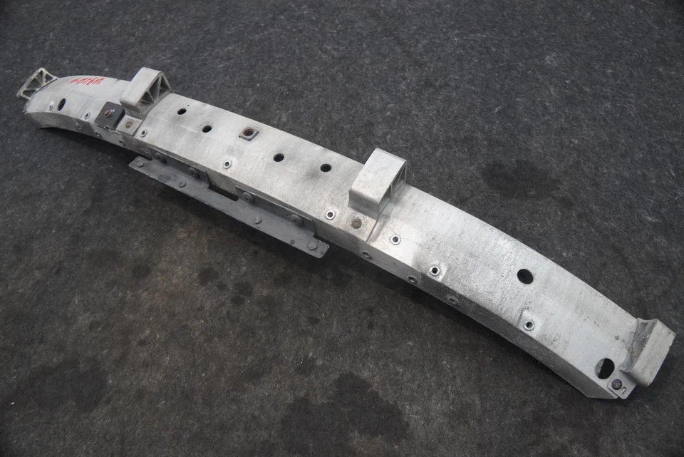 Barra de impacto de refuerzo de parachoques trasero 6G33-17758-CB Aston Martin V8 Vantage 06-16 Foto 2 de 4