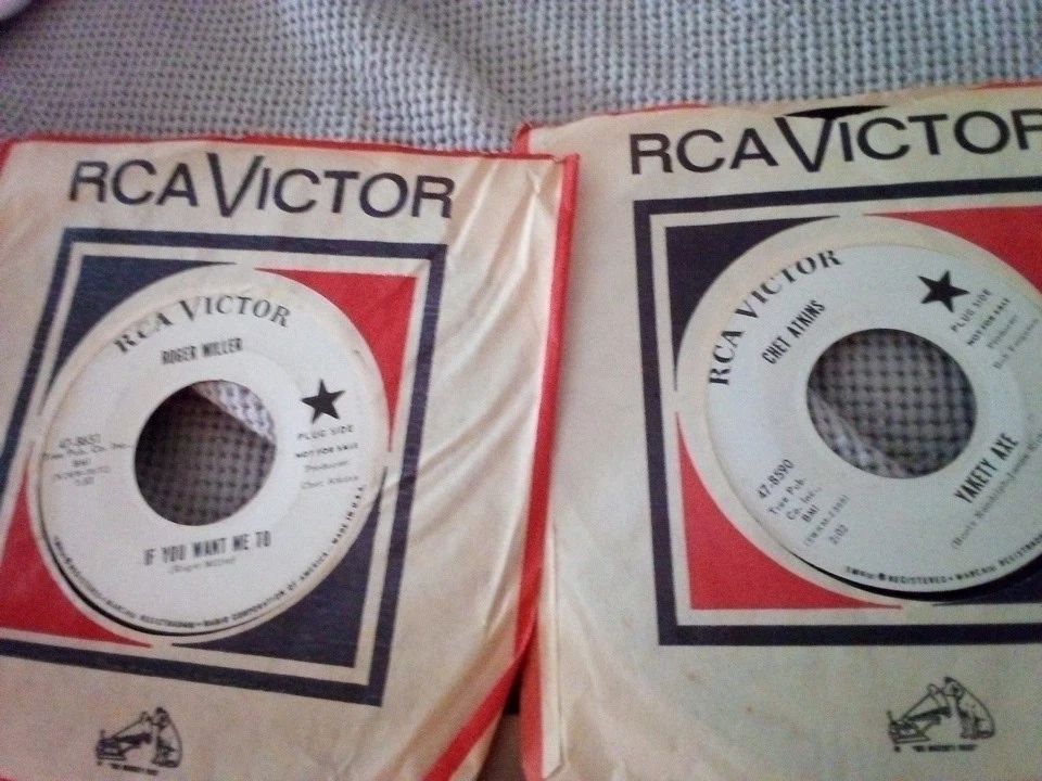 10x 1960s Country 45 Records All Promo's Chet Atkins Connie Smith Old Stock NM - Image 2 of 4