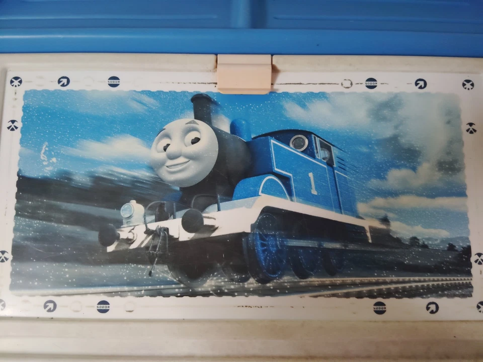 2014 THOMAS & FRIENDS 2-IN-1 TOY BOX AND ART BOARD BY GULLANE UNLIMITED & STEP2 - Image 3 of 4
