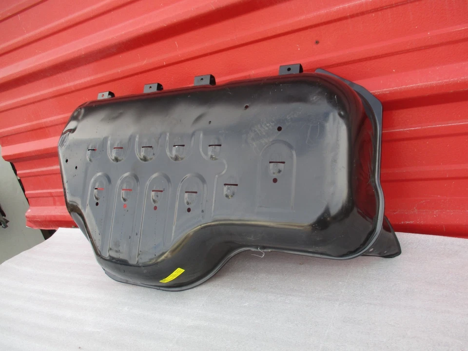 PROTECTOR TANQUE COMBUSTIBLE ORIGINAL TOYOTA 77641-14100 para SUPRA 1993-1998 Foto 4 de 4