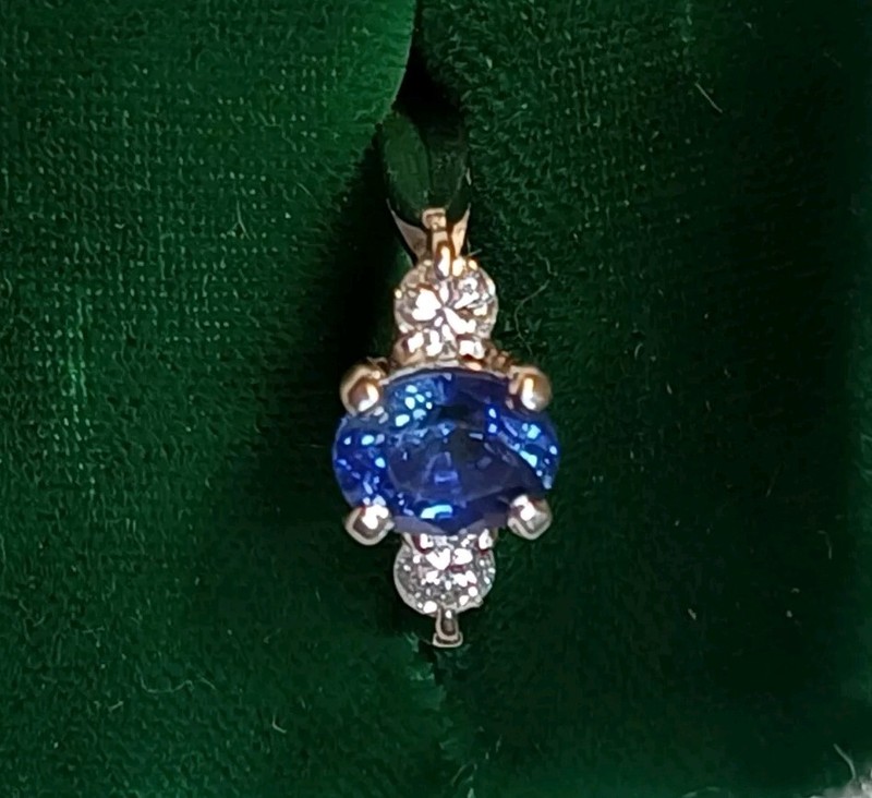 Cornflower Blue Sapphire 1.10ct. and .26 ct Dia. ring Plat Sz. 4.75 /4.52 Gr.