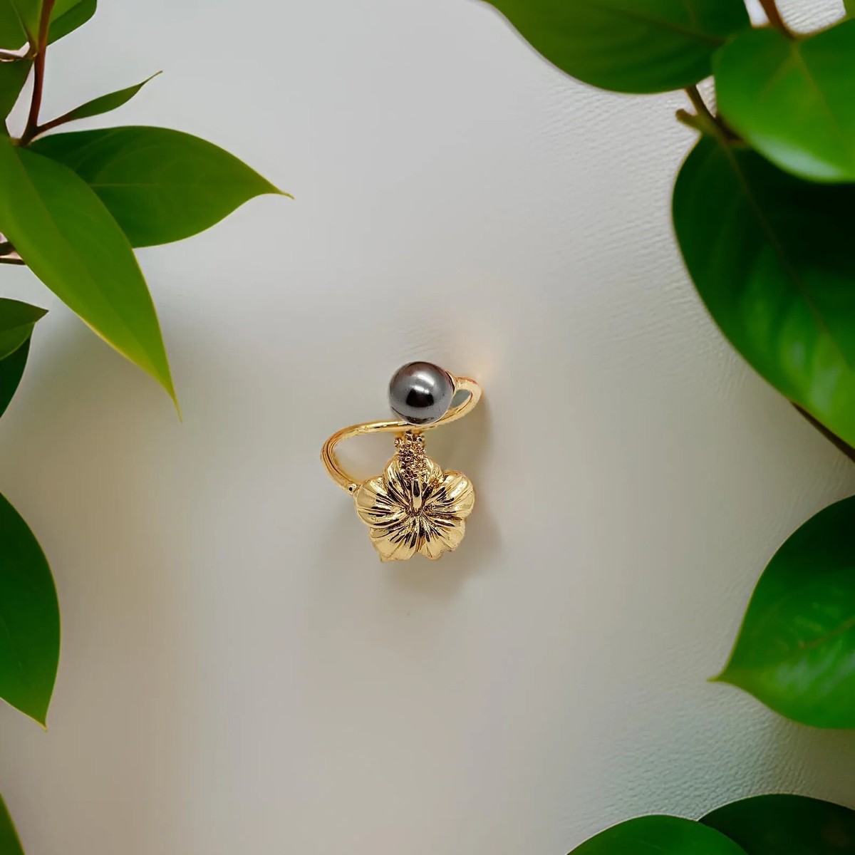 Mother of Pearl Flower Bracelet 14k Gold-plated Antique Style Adjustable Mother of Pearl Flower Bracelet 14k Gold-plated Antique Style Adjustable
