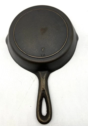 Vintage No Notch Unmarked Lodge No. 3 Cast Iron Skillet Pan Heat Ring