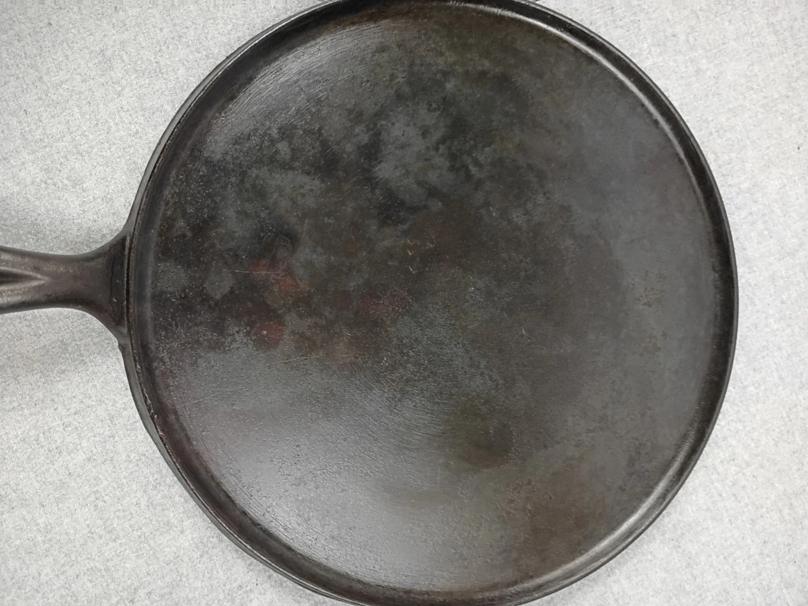 Favorite Piqua Ware #8 Round Cast Iron Griddle