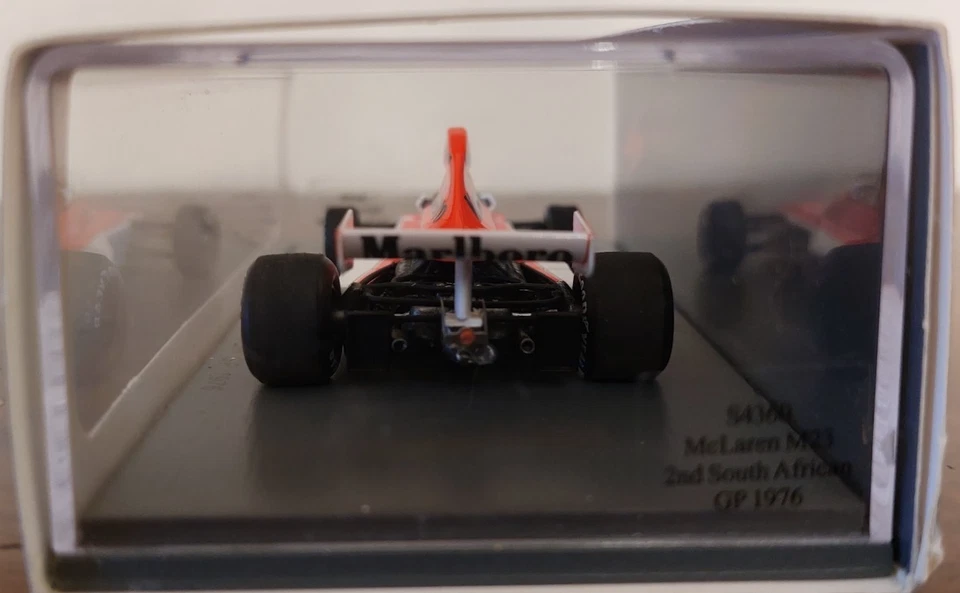 Spark 1:43 Mclaren M23 n°11 2nd South African GP 1976 James Hunt Marlboro S4360 - Immagine 4 di 4