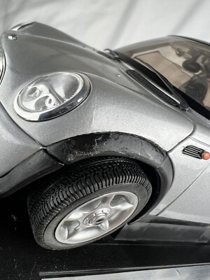 Welly 1/18 Mini Cooper SILVER DIECAST CAR /DAMAGED PLEASE READ