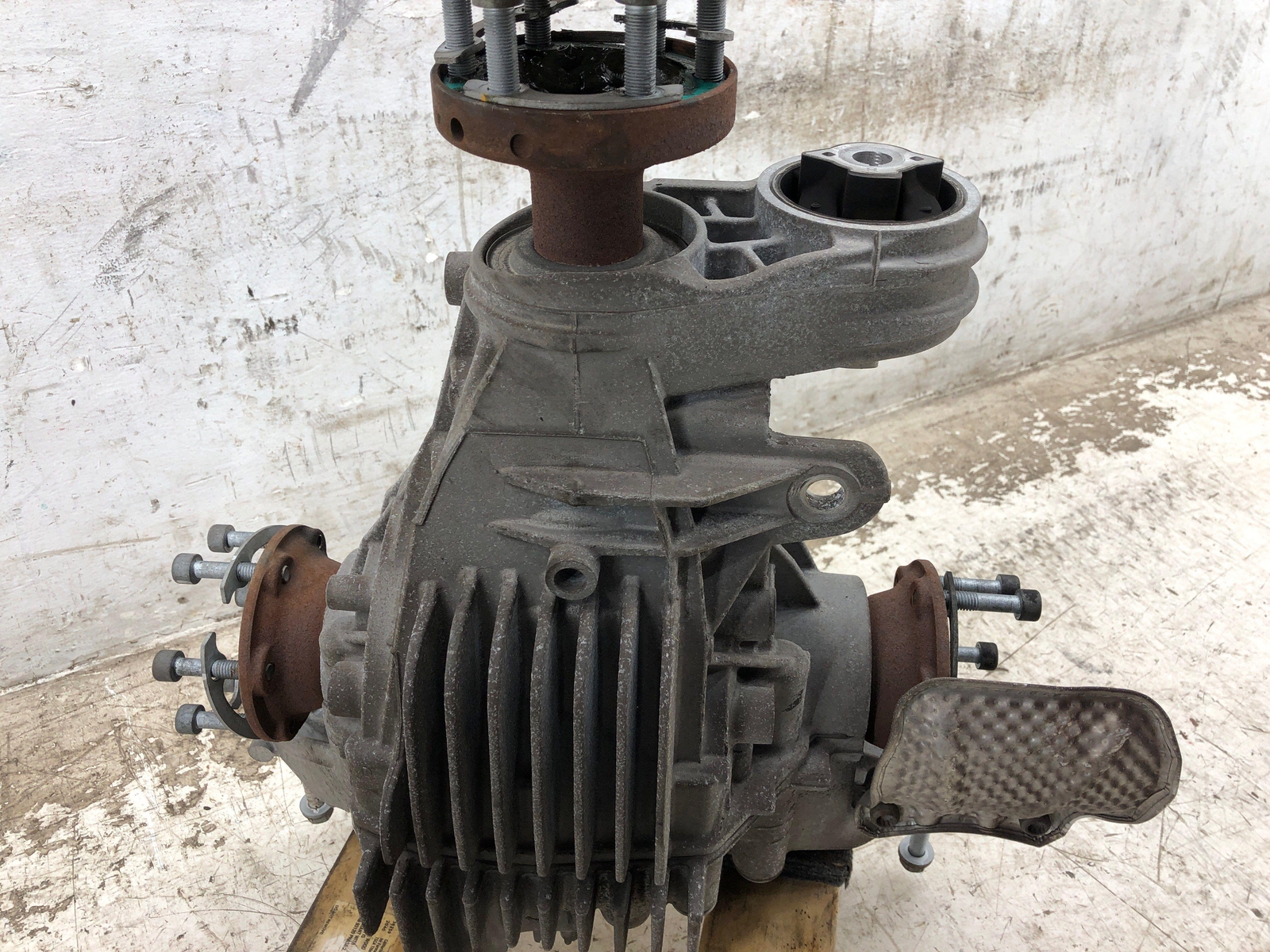 2016-2020 BENTLEY BENTAYGA 6.0L W12 REAR DIFFERENTIAL AXLE CARRIER 0DG500043 OEM