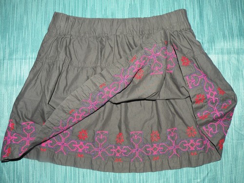 American Eagle Size S GRAY Cotton MINI SKIRT Pink- Red- Purple Embroidery - Picture 6 of 6