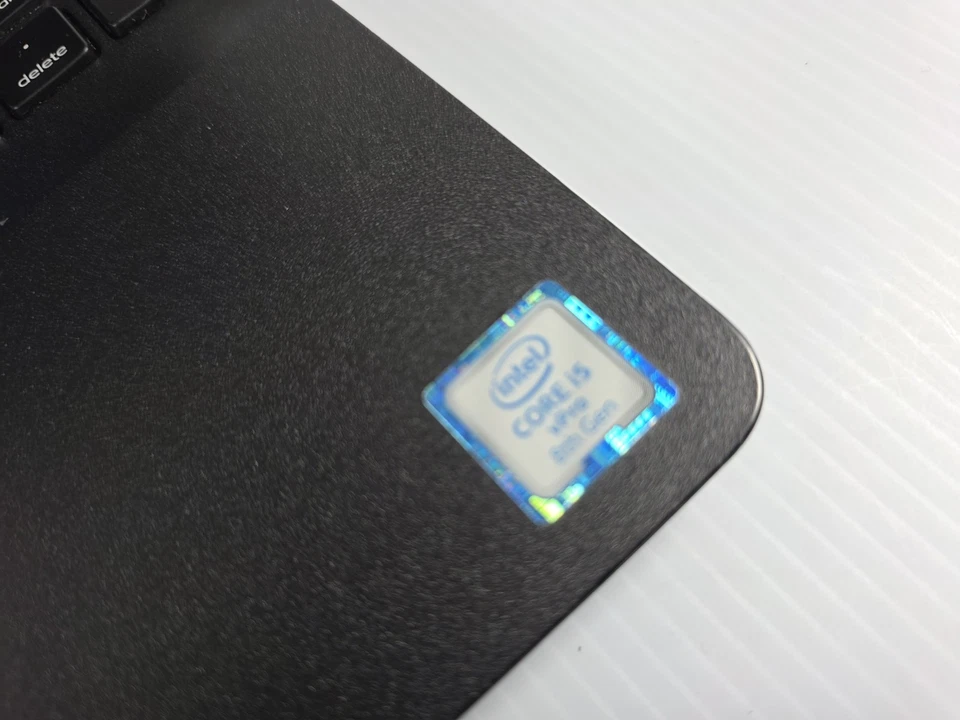 戴尔 Latitude 5500 便携式电脑 - i5-8365U 12GB Ram 120GB 固态硬盘 全高清 15.6" 蜂窝网络 — 第 3/4 张图片