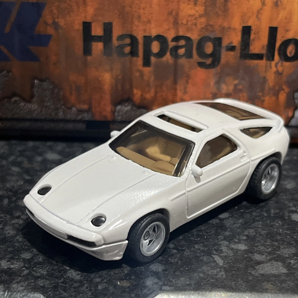 Hot Wheels Porsche 928s Custom con pilotos reales Foto 2 de 4