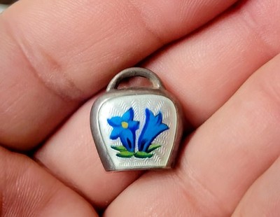 Sterling Silber ~ Kuhglocke Anhänger ~ Emaille blaue Blumen ~ Klöppel ~ VINTAGE