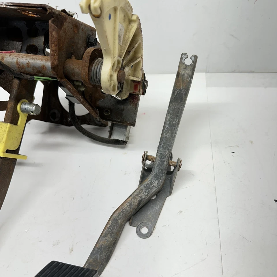 1994-2004 Ford Mustang GT Clutch Pedal Assembly Gas Pedal Foto 4 de 4