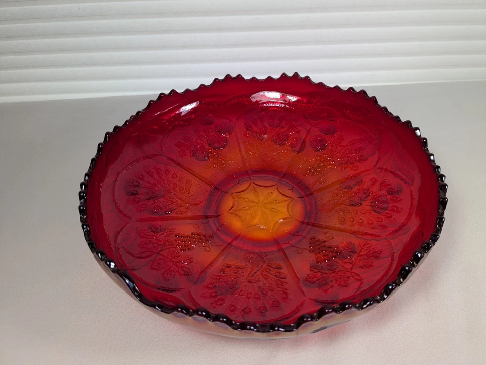 RARE RED FENTON Peacock & Grape Carnival Glass Ruffled Edge Bowl - Image 3 of 4