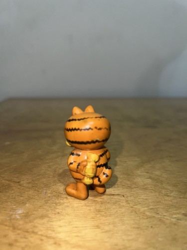 Vintage 90s Garfield Alien 2” PVC Vinyl Figure Halloween Area 51 UFO Capsule Toy - Picture 4 of 11