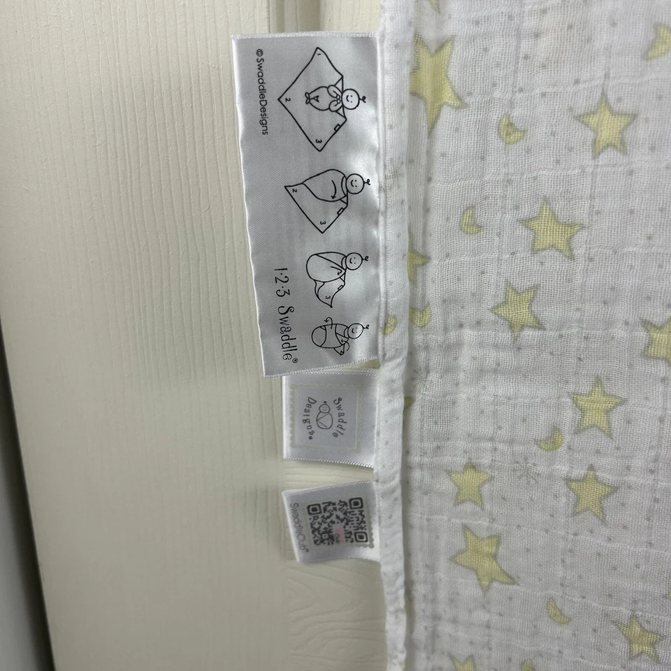 Manta bebé Swaddle Designs estrellas lunas amarillas muselina algodón gris puntos blancos Foto 3 de 4