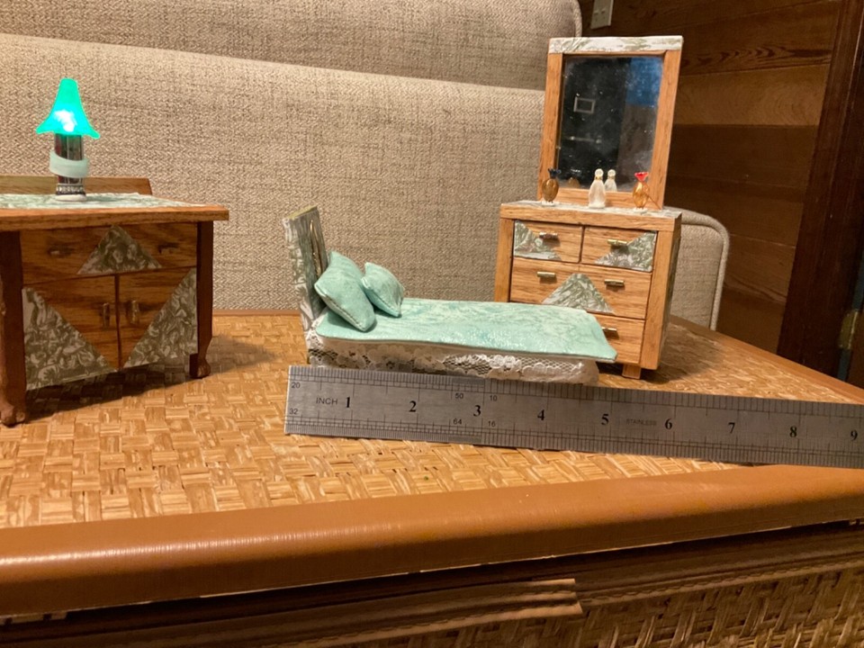Dollhouse miniature 112 scale 3 piece bedroom furniture set w/artist