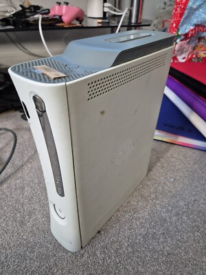 Microsoft Xbox 360 Weiß Heimkonsole - Für Ersatzteile - Funktioniert Aber Disc Tray Sticks
