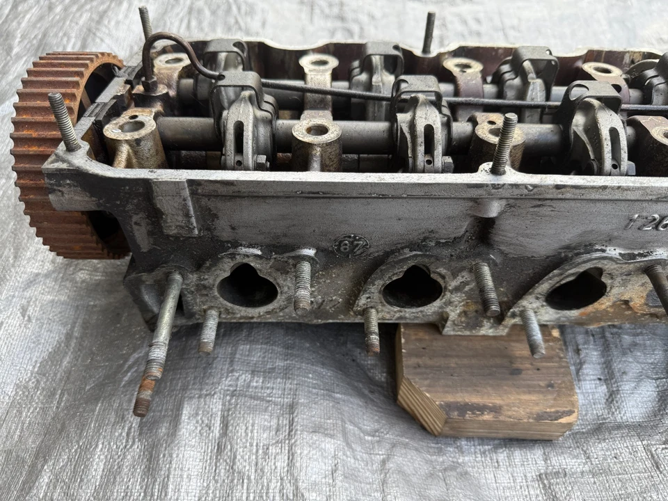 Cabeça de cilindro BMW E30 3-SERIES 2.7 ETA 1264200 528i 325e 325 fabricante de equipamento original - Imagem 4 de 4