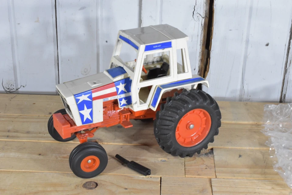 TRUE VINTAGE ERTL CASE TRACTOR AGRIKING SPIRIT OF 76 - Image 3 of 4