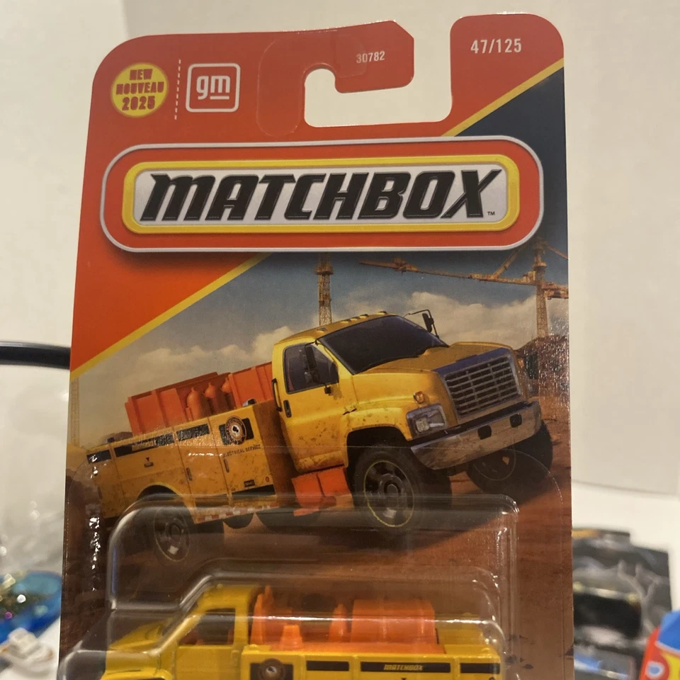 Camión utilitario Matchbox GMC 3500 2025 (servicio eléctrico) amarillo 47/125 nuevo A15 Foto 3 de 4