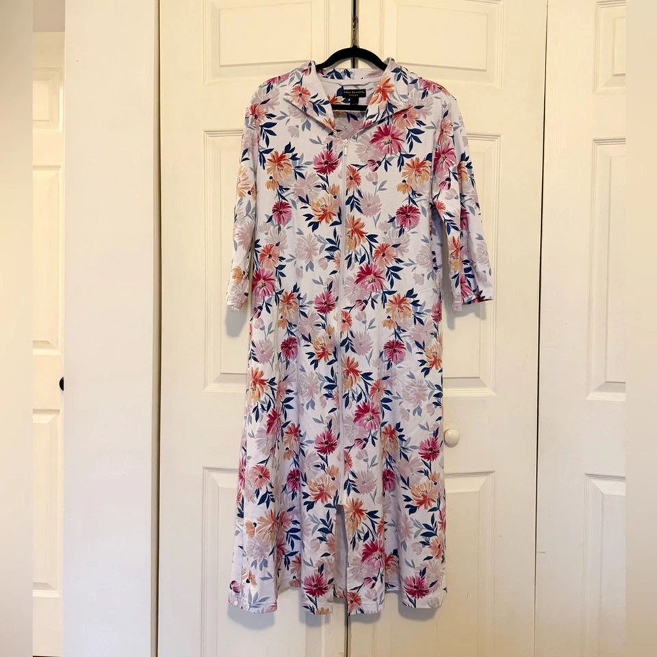 Abrigo grande Miss Elaine para mujer estampado floral tejido largo con cremallera flores blancas Foto 2 de 4